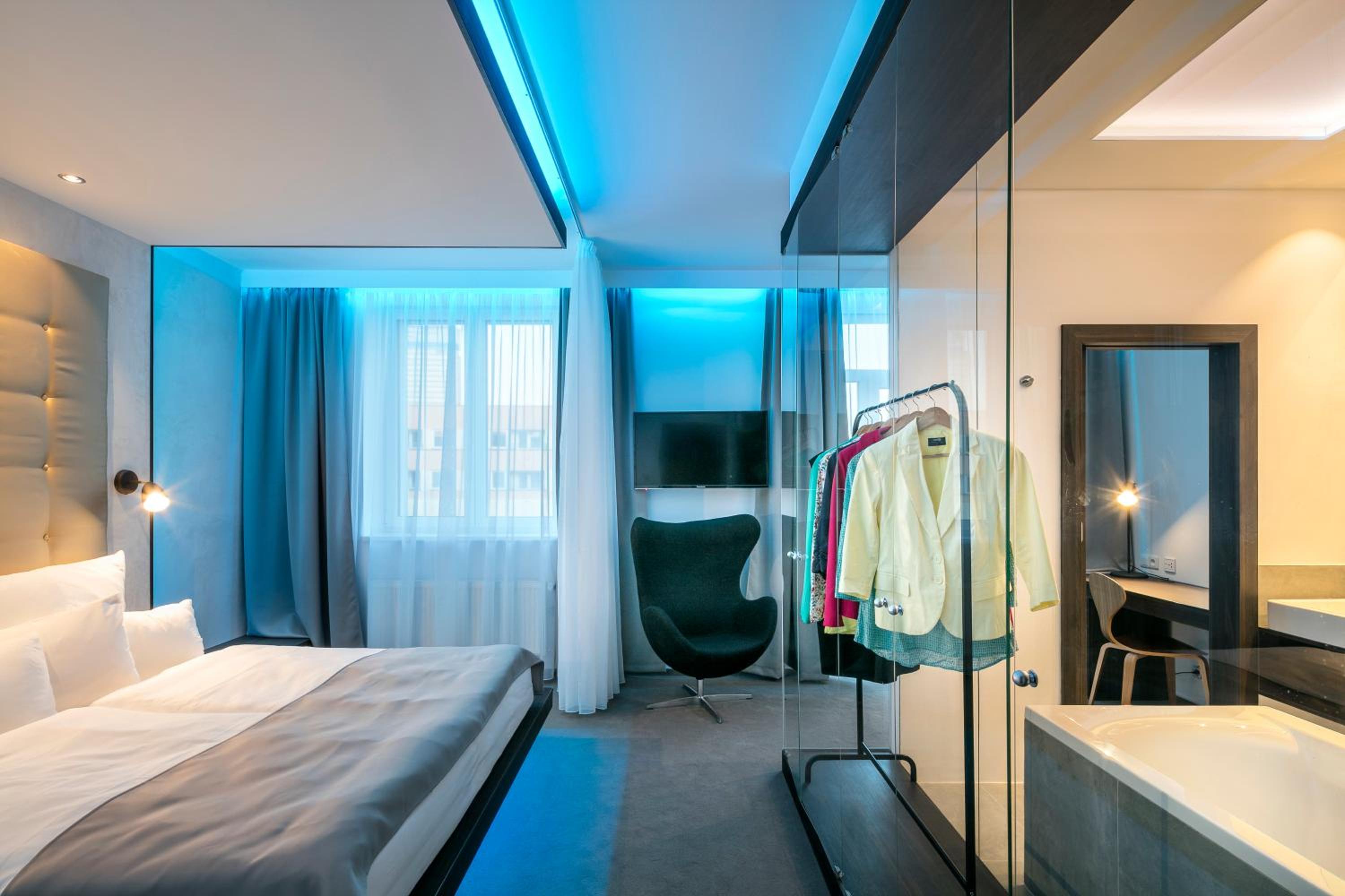 Royal, Design, Deluxe, Double Bed, Hot Tub