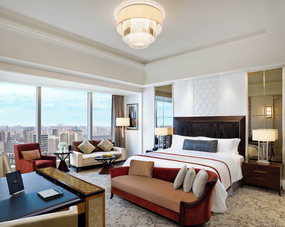 Room, King Bed, Downtown View
