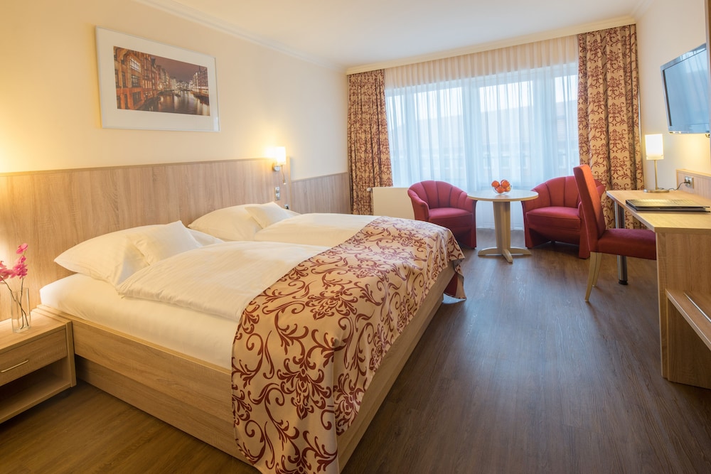 1 BEDROOM, CITY VIEW, BALCONY