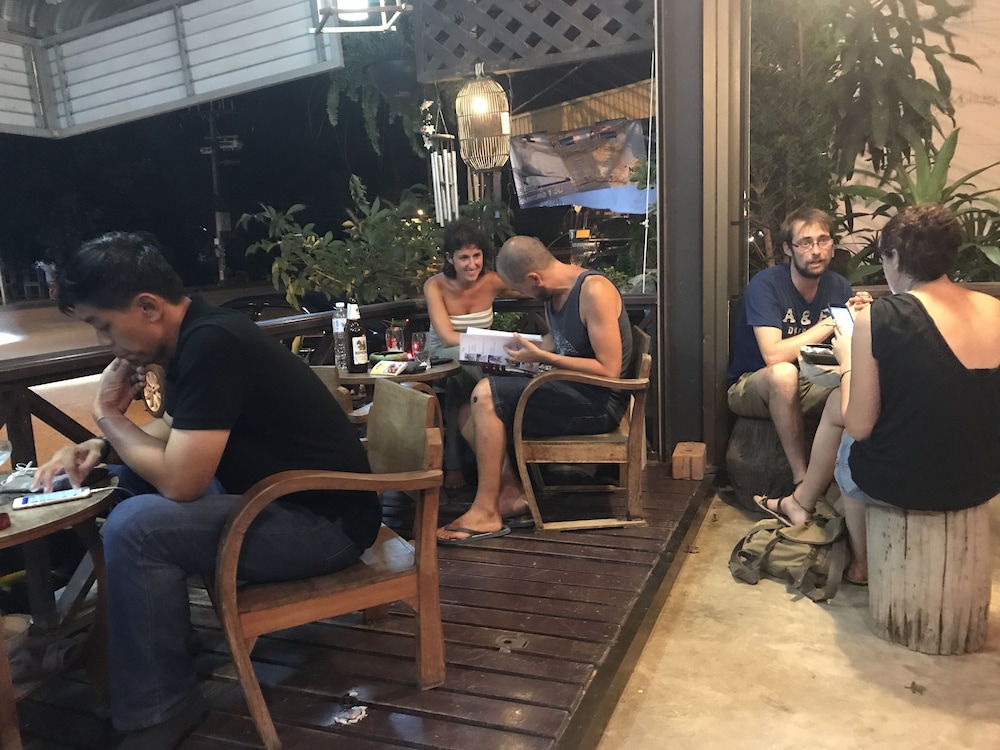 Ez House & Cafe 45/67