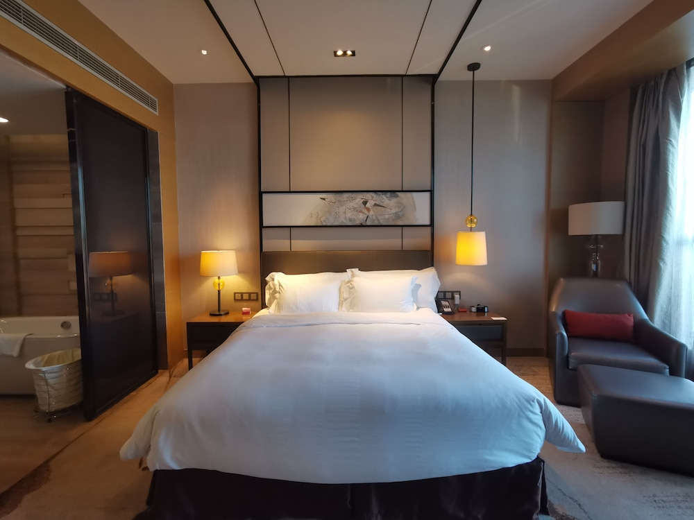 Crowne Plaza Tianjin Meijiangnan 13/49