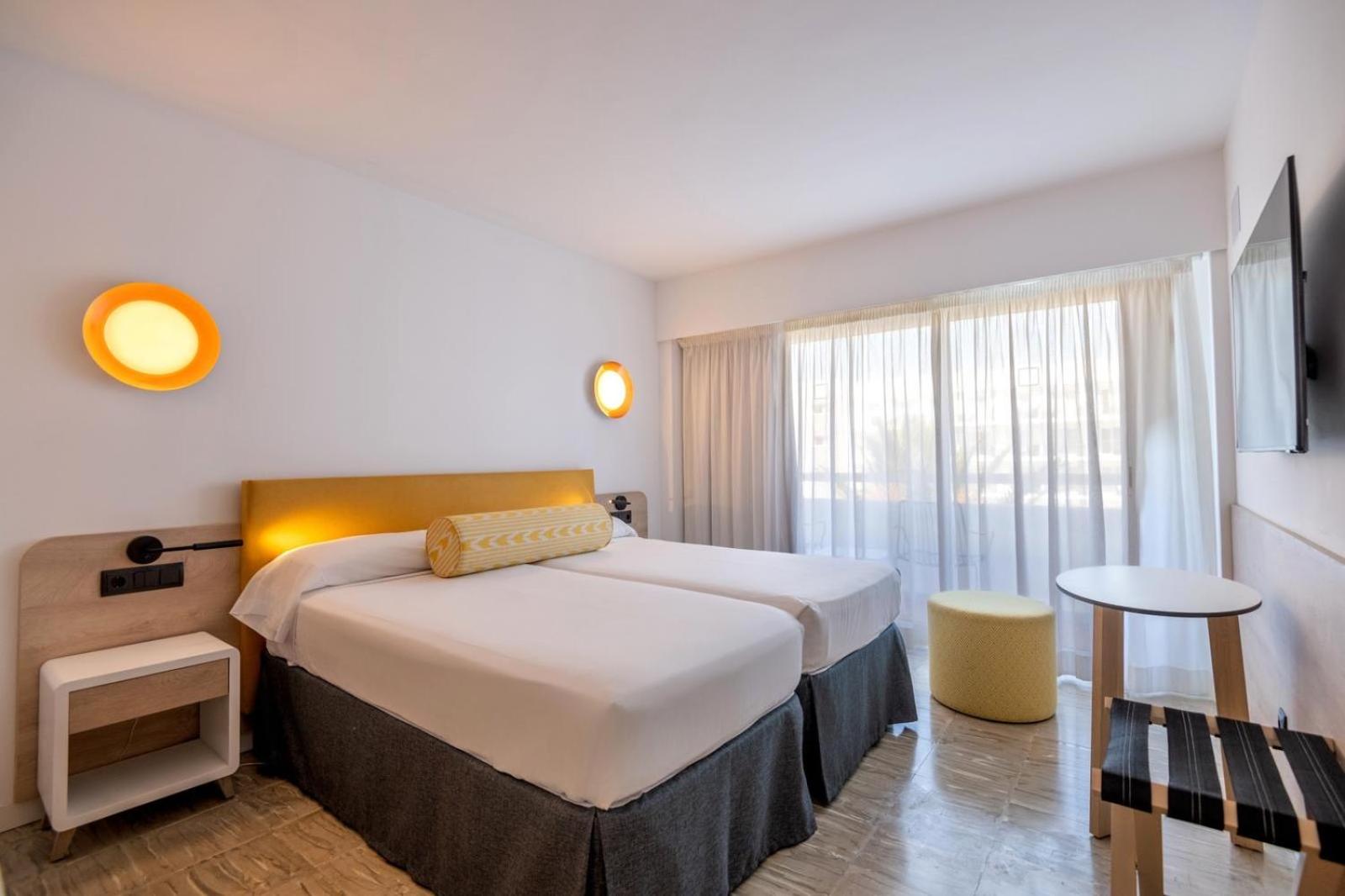 Standard, Twin Beds