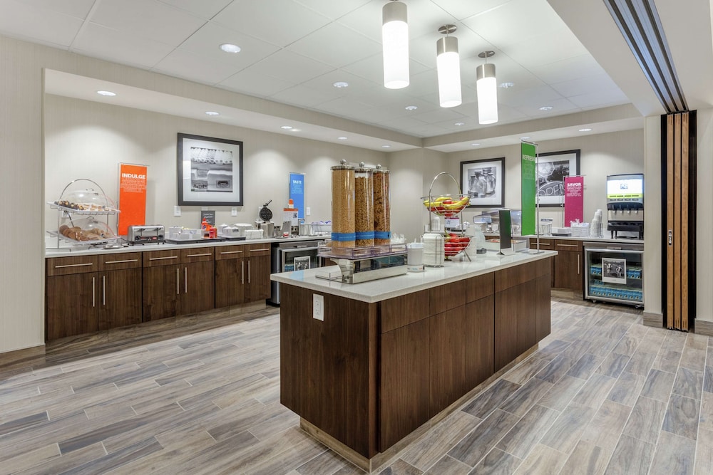 Hampton Inn & Suites Burlington IA 13/46