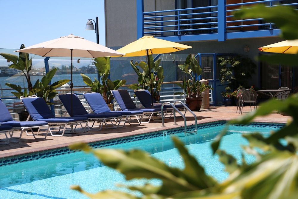 Waterfront Hotel - JDV by Hyatt