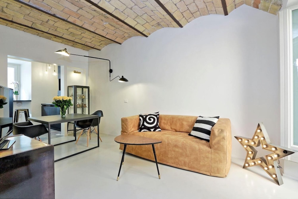 Design Flat for 4 near Colosseum 5/24