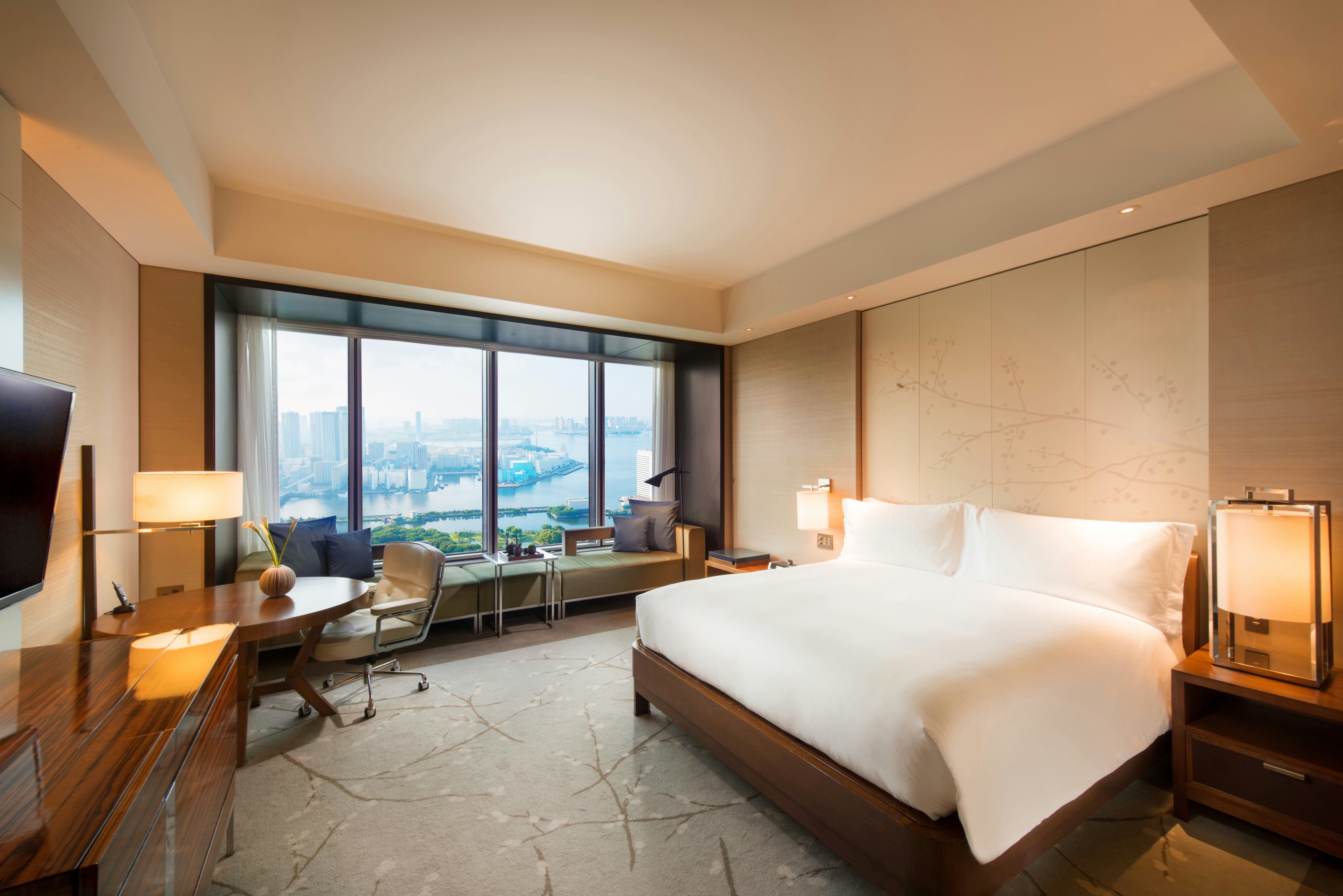 ROOM, KING BED, BAY VIEW