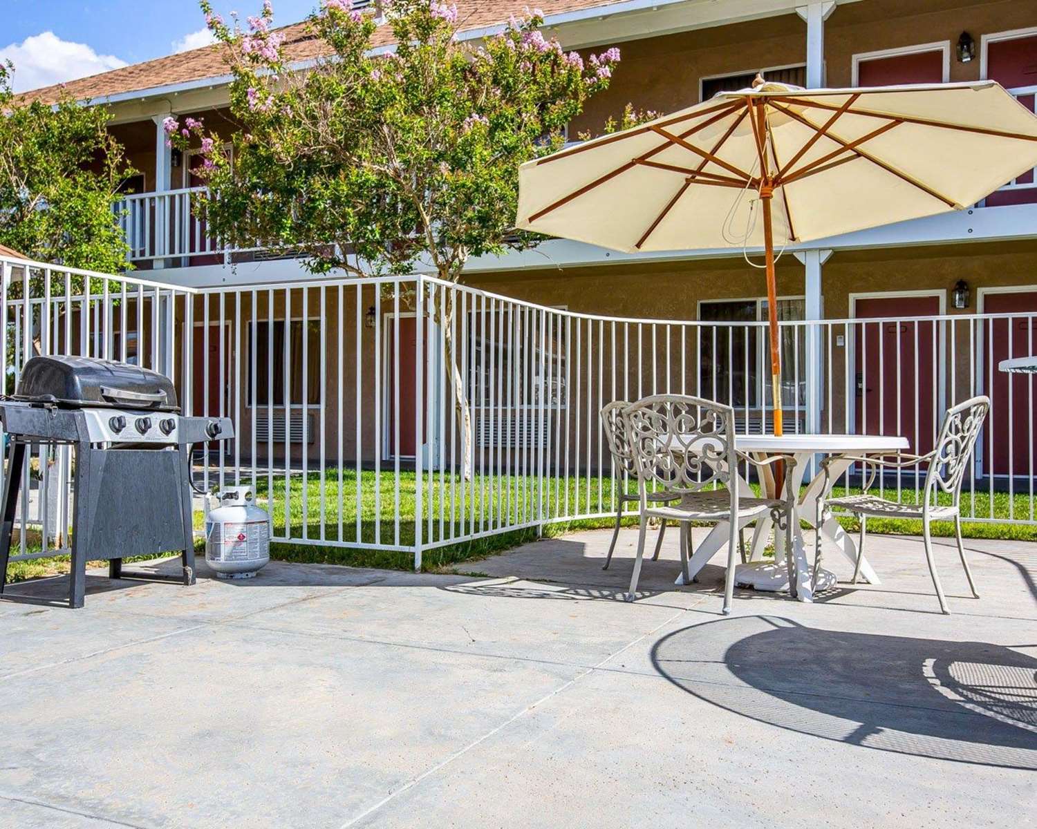 Clarion Inn Near China Lake Naval Station 41/43
