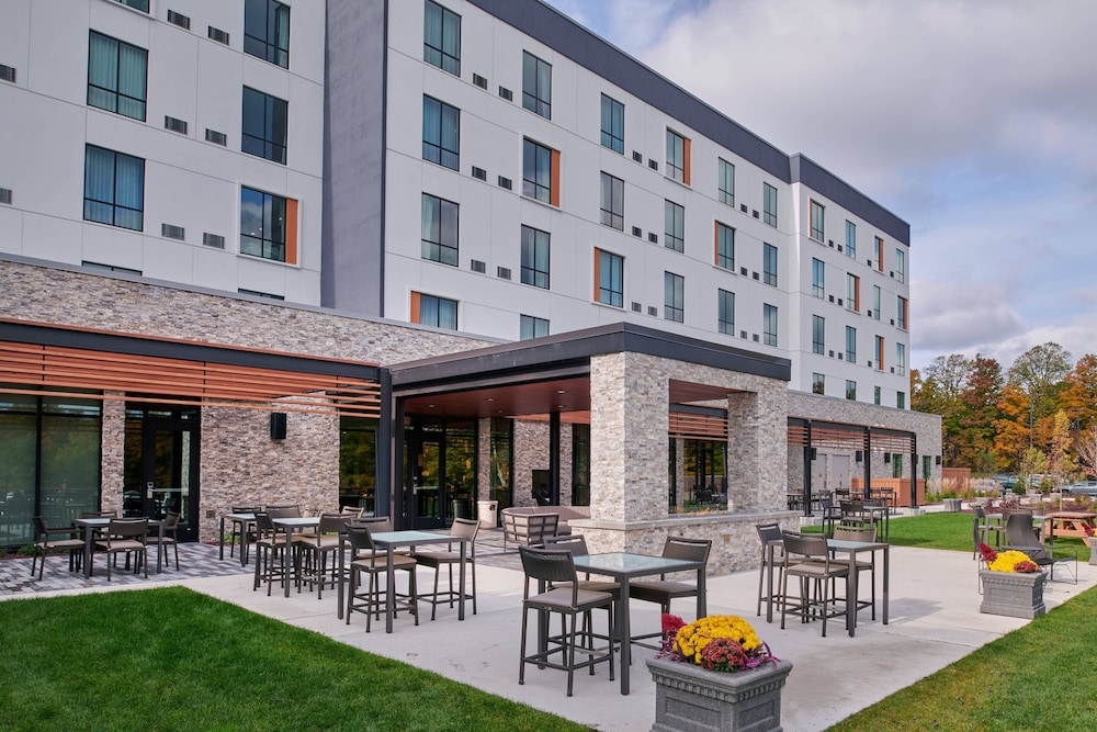 Courtyard Petoskey At Victories Square 3/65
