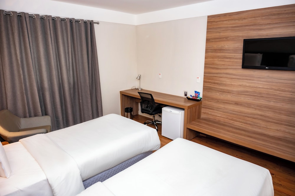 Delmond Hotel 26/70