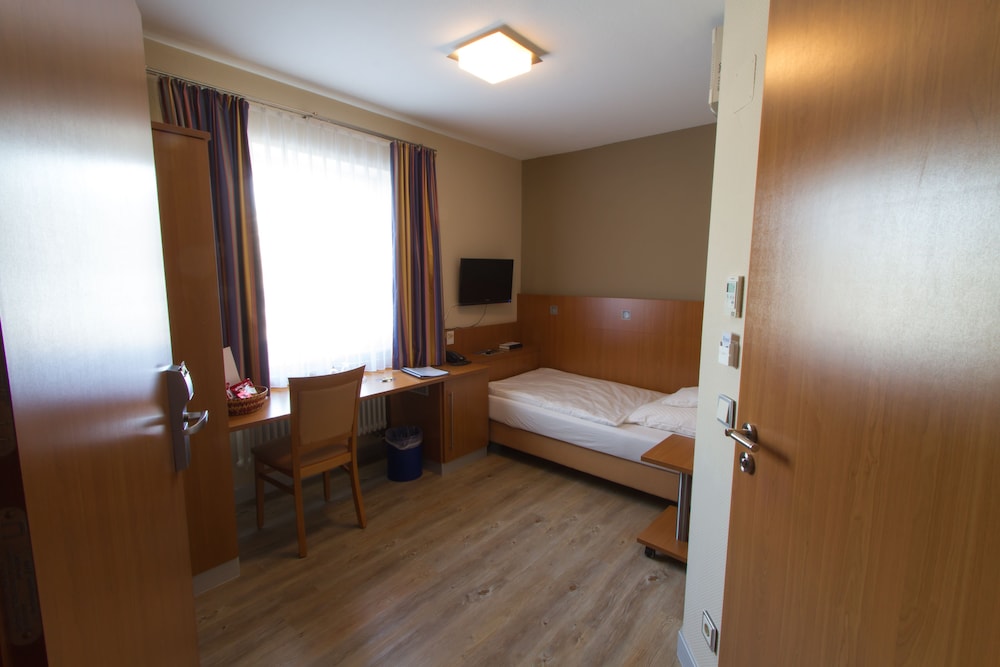 HOTEL LINDLEINSMUHLE 30/61