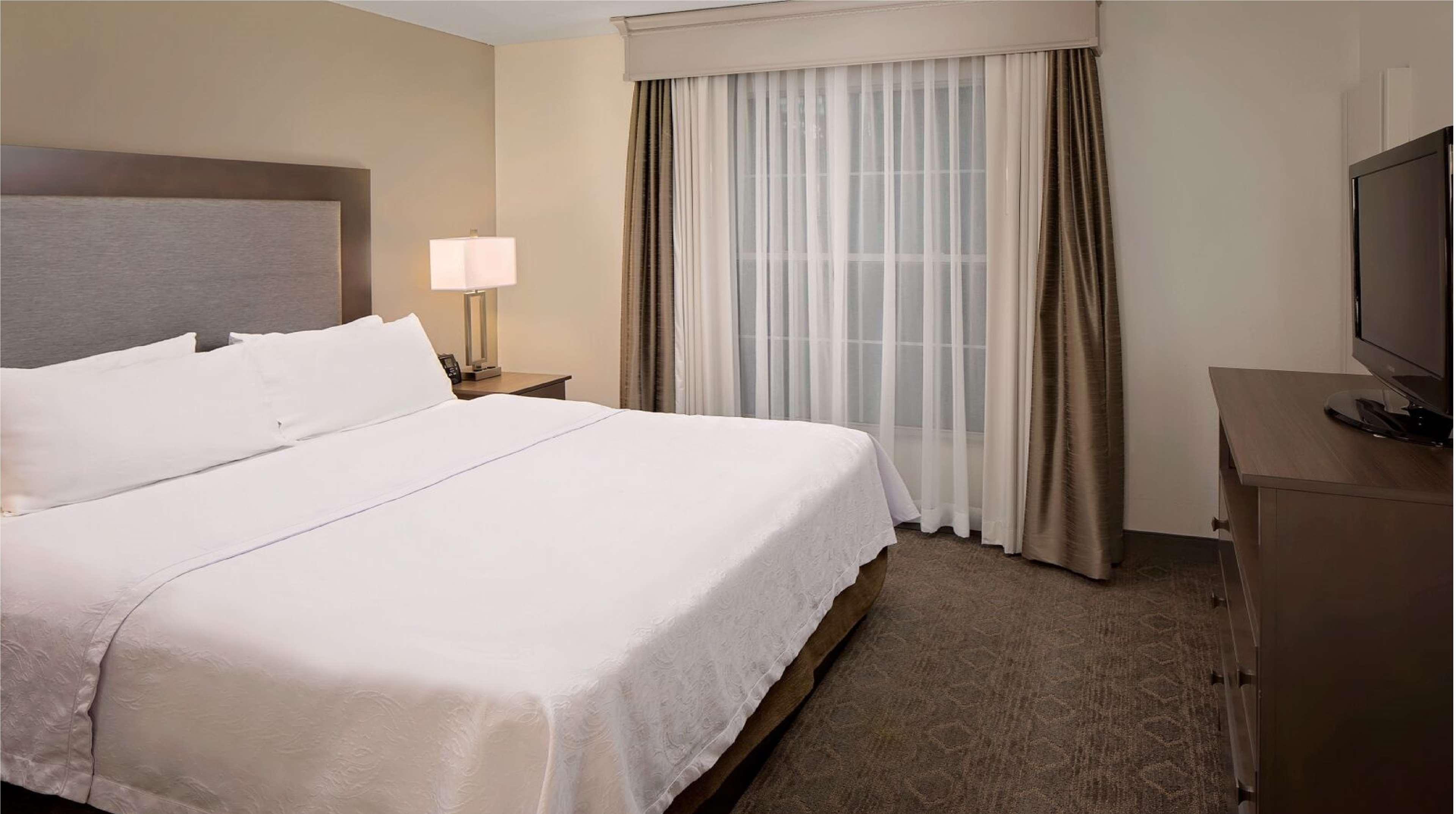 2 Bedrooms, Suite, 1 King and 2 Queen Beds, 2 Bathrooms