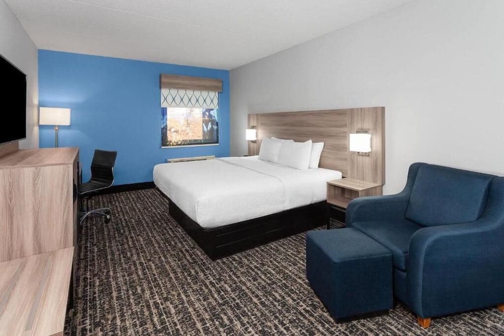 Room, King Bed, Baymont By Wyndham Indianapolis South 4/10