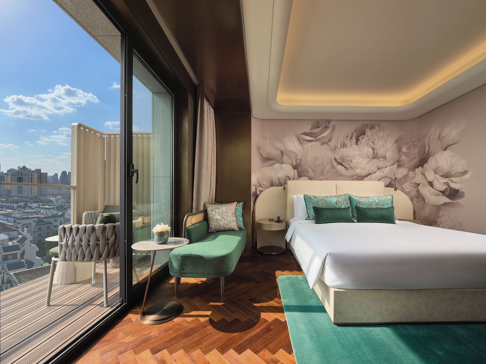 GRAND, QUEEN BED, TERRACE