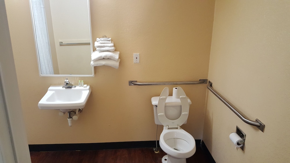 Mentor Home Inn & Suites 40/43