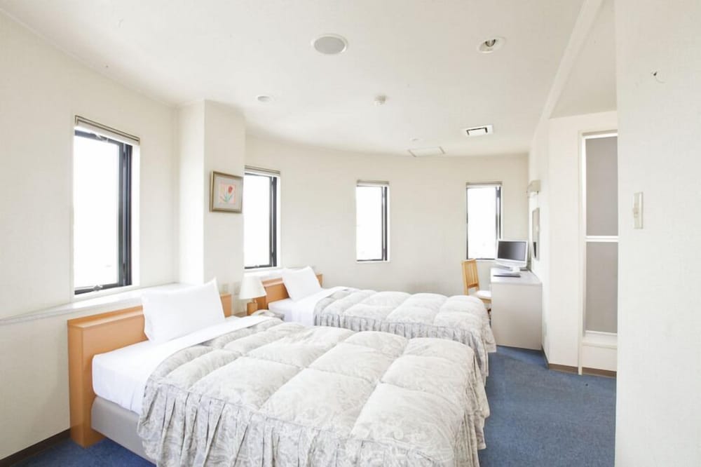Basic, Twin Beds