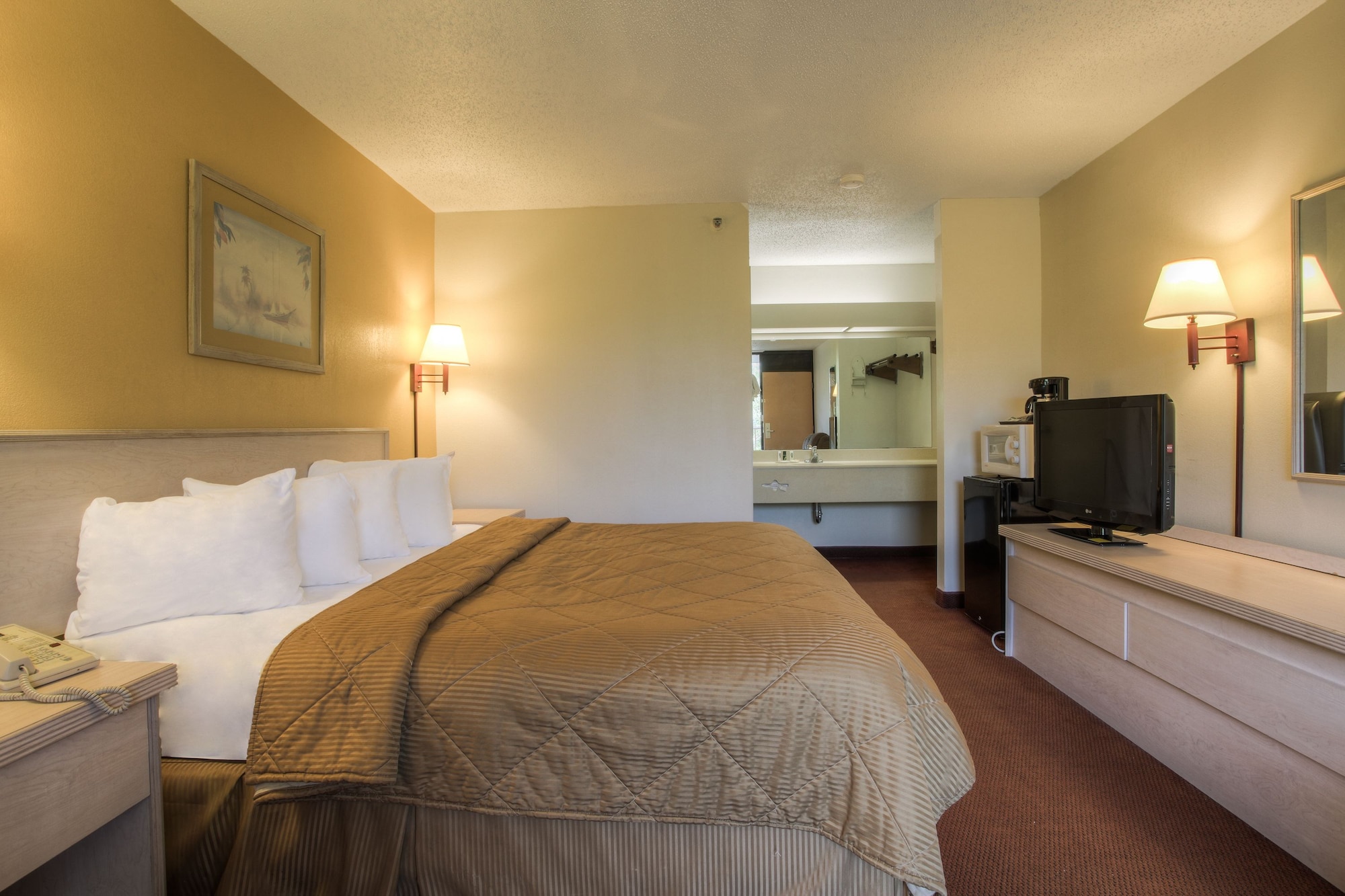 ROOM, KING BED