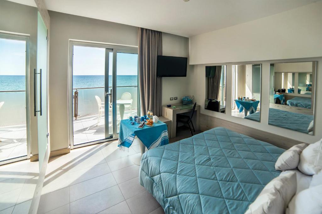 Superior, Triple, Sea View