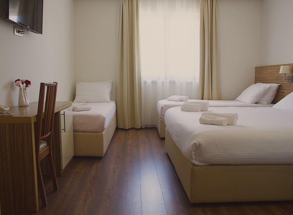 غرفة عائلية بأربعة أسرّة بإطلالة على المدينة، Medjugorje Hotel Spa 3/8