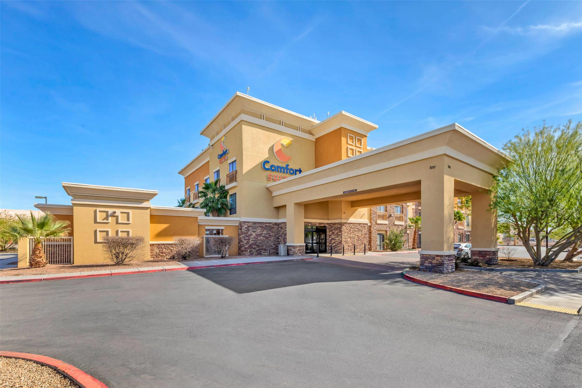 Comfort Suites Blythe, CA 44/49