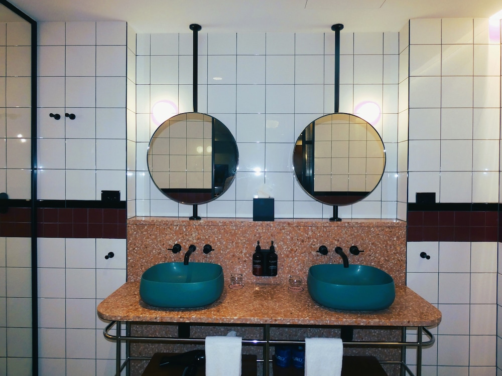HOTEL STEYNE 40/50