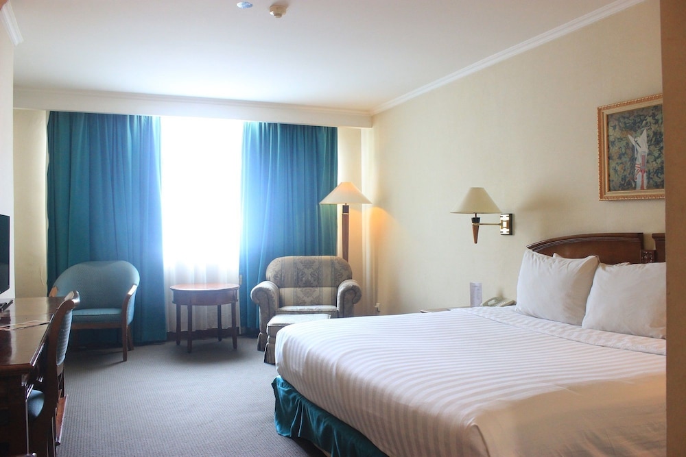 GRAND, DELUXE, KING BED