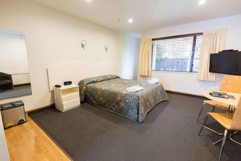 Airport Gateway Motor Lodge 10/58