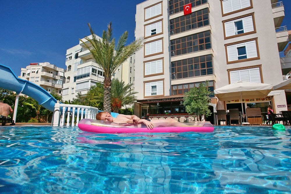 Bella Bravo Suite Hotel 35/49