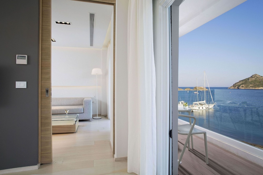 Patmos Aktis Suites And Spa 44/86
