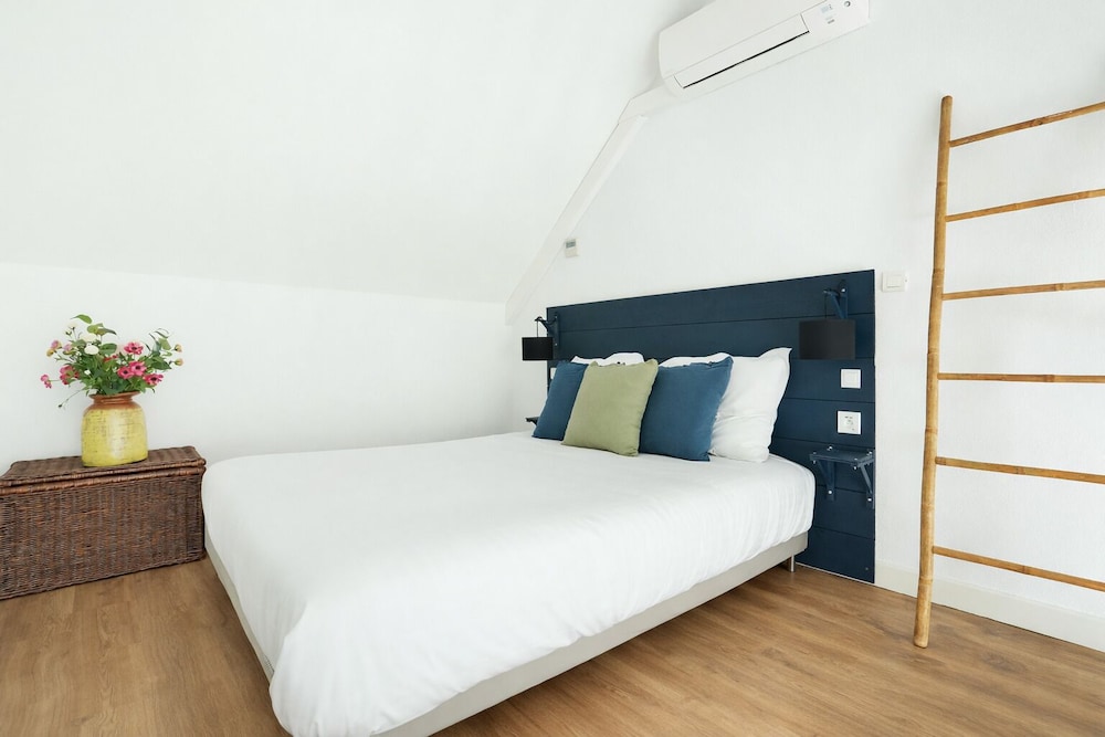Duplex, Comfort, Queen Bed, Sofa
