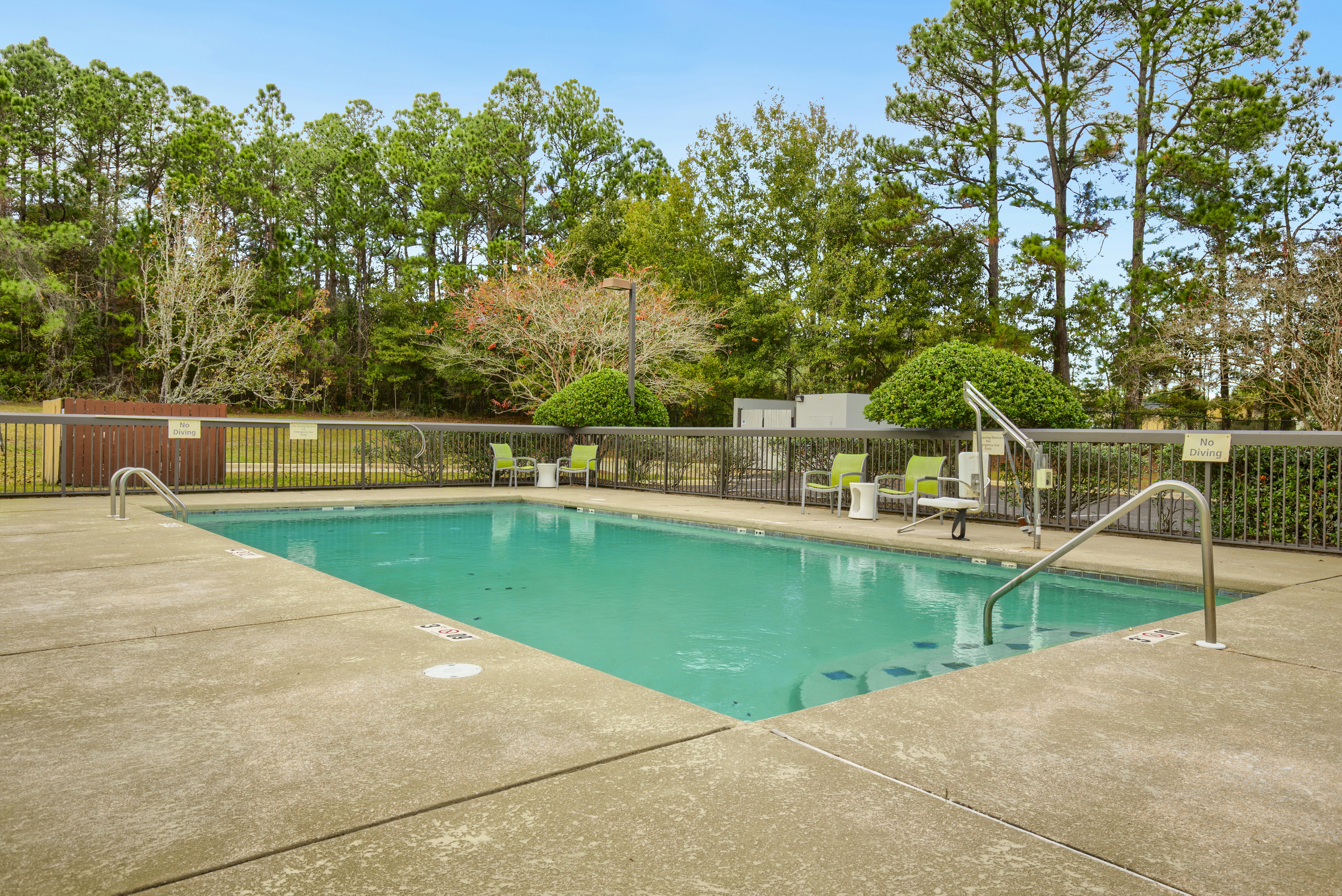 Hampton Inn Mobile I-10/Bellingrath Gardens 16/34