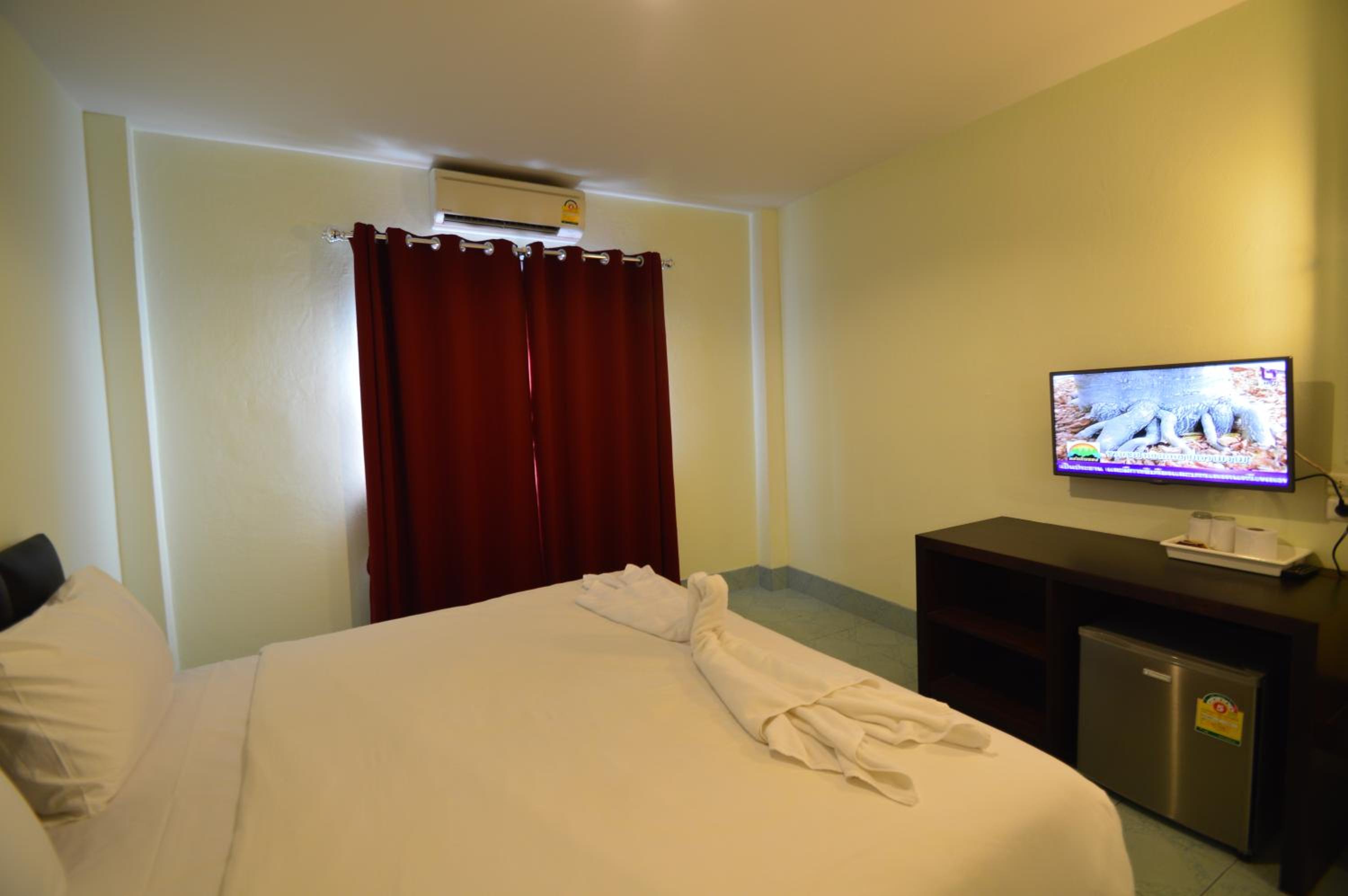 Standard, Queen Bed