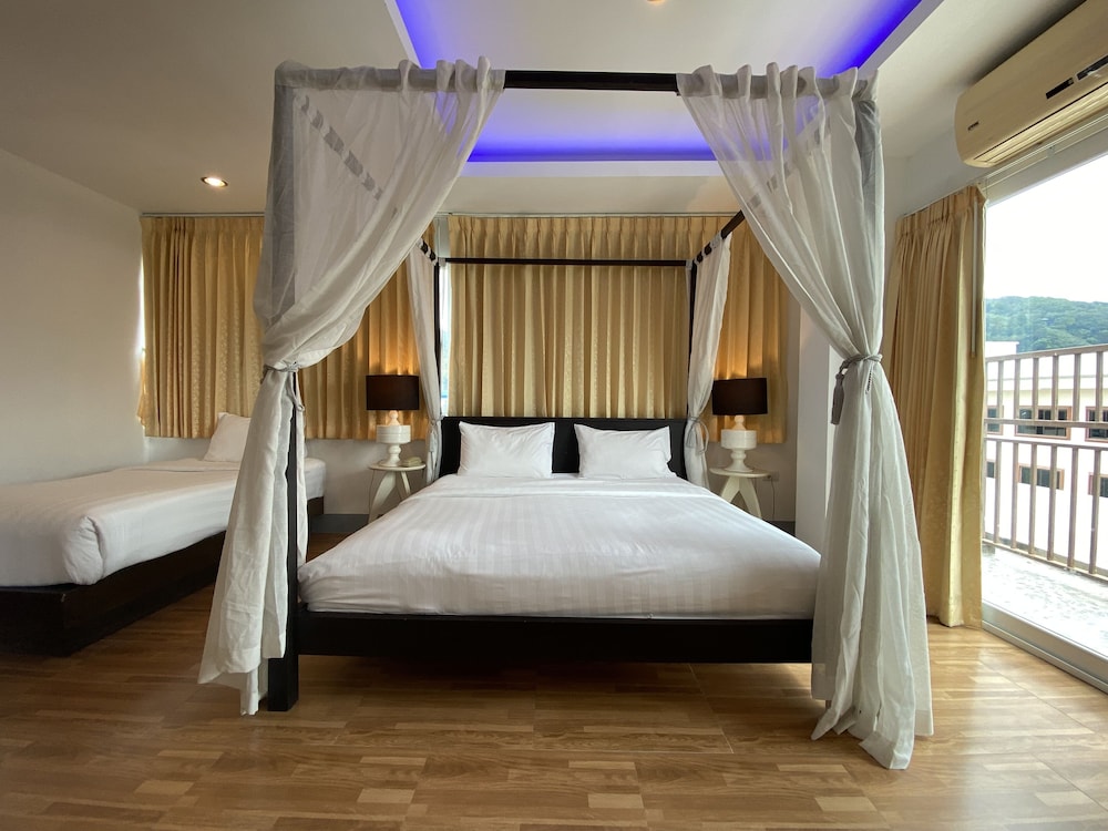 77 Patong Hotel & Spa 17/50