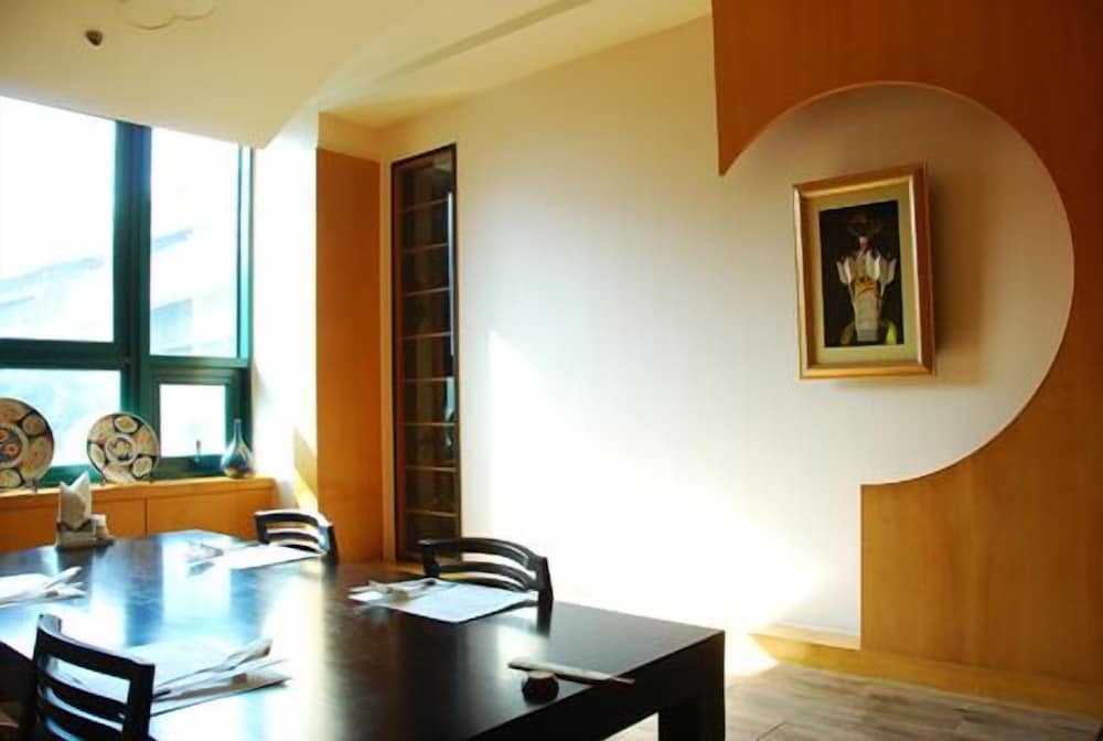 Noblesse Hotel 23/50