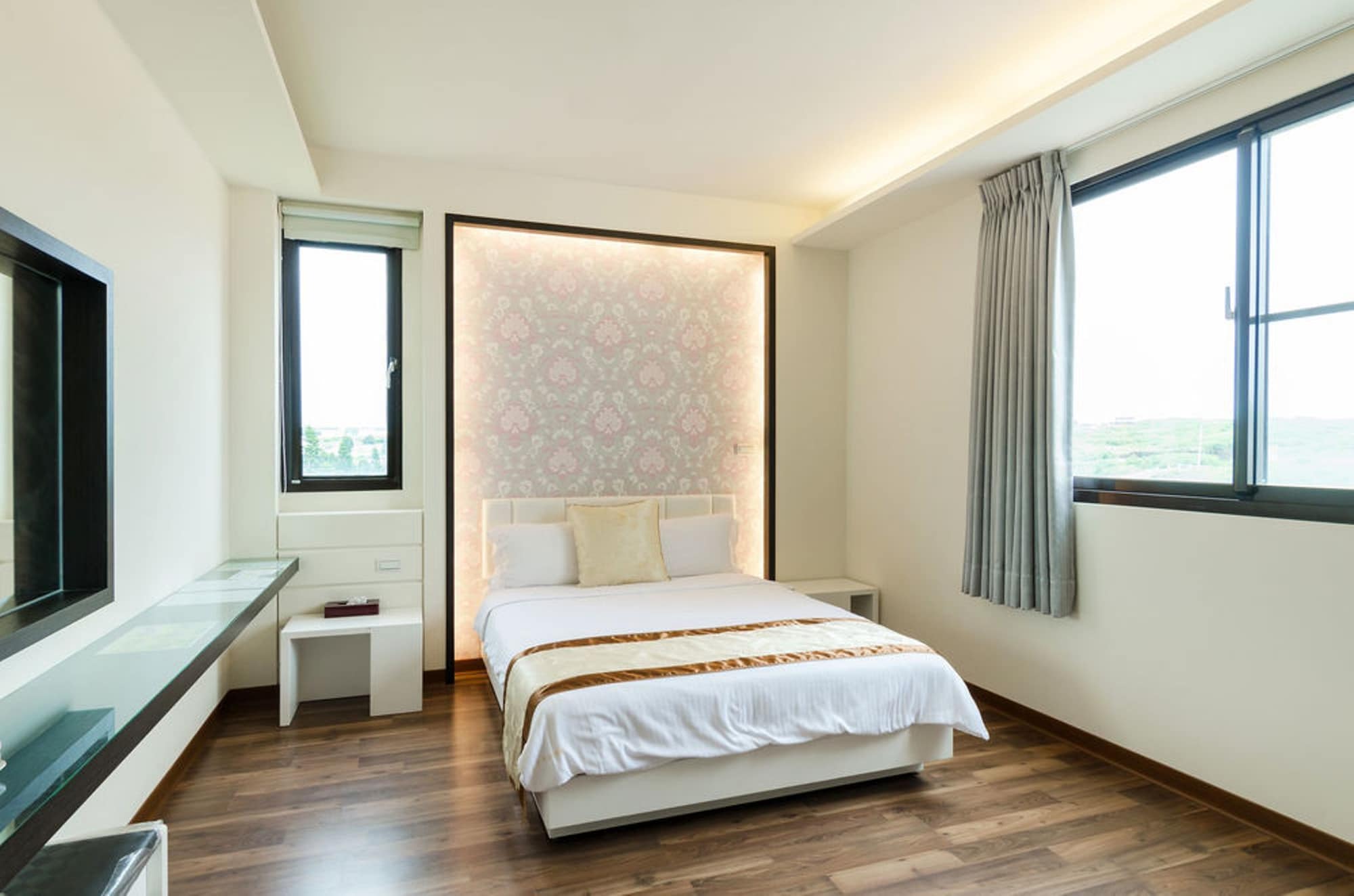 DELUXE, DOUBLE BED