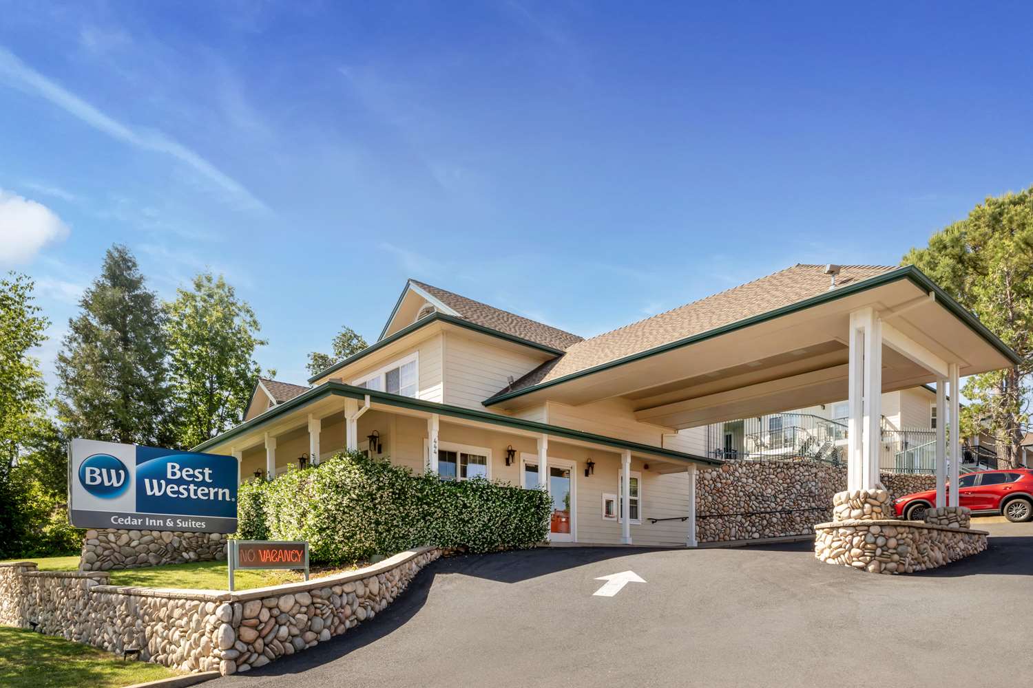 Best Western Cedar Inn & Suites in ANGELS CAMP - CA