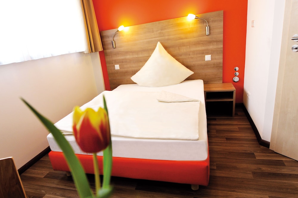 Orange Hotel Und Apartments 12/36