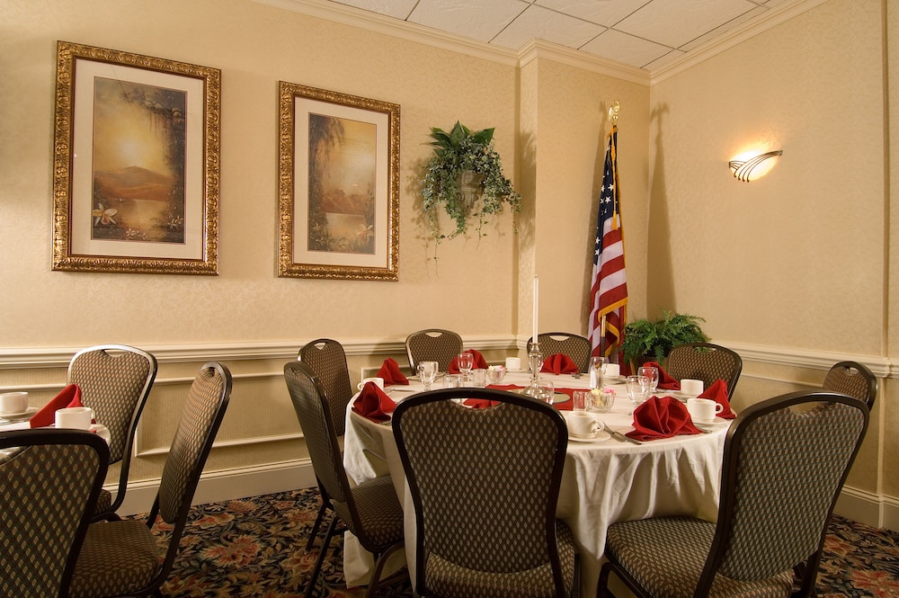 Delta Hotels By Marriott Utica 42/57