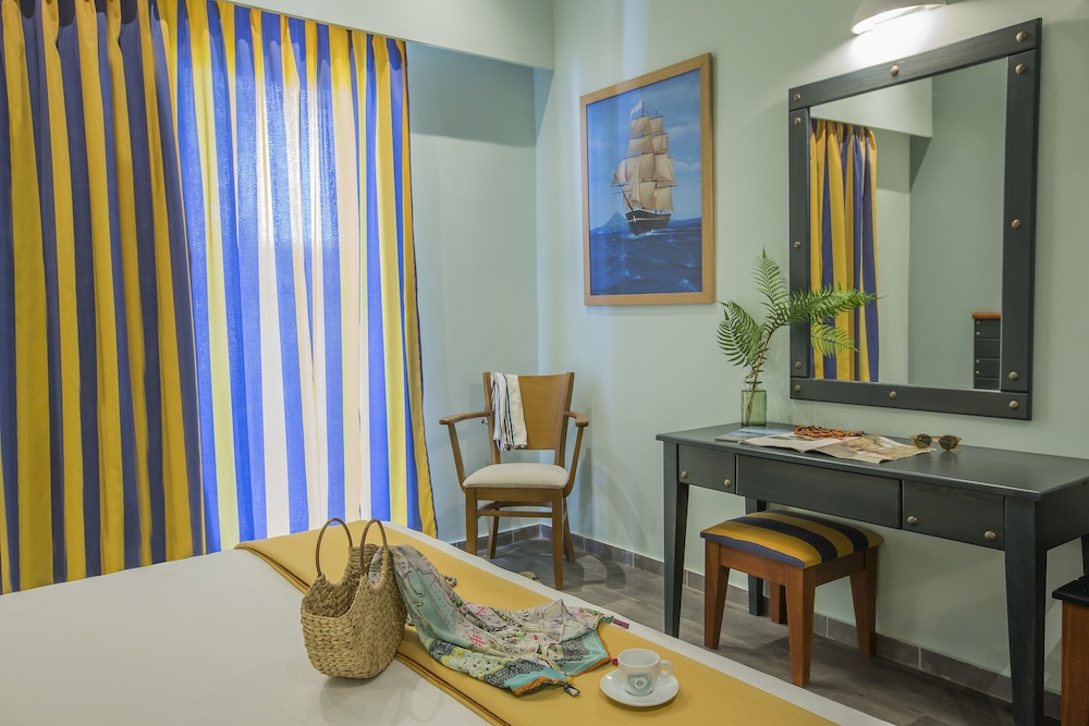 Golden Coast Hotel and Bungalows 48/75