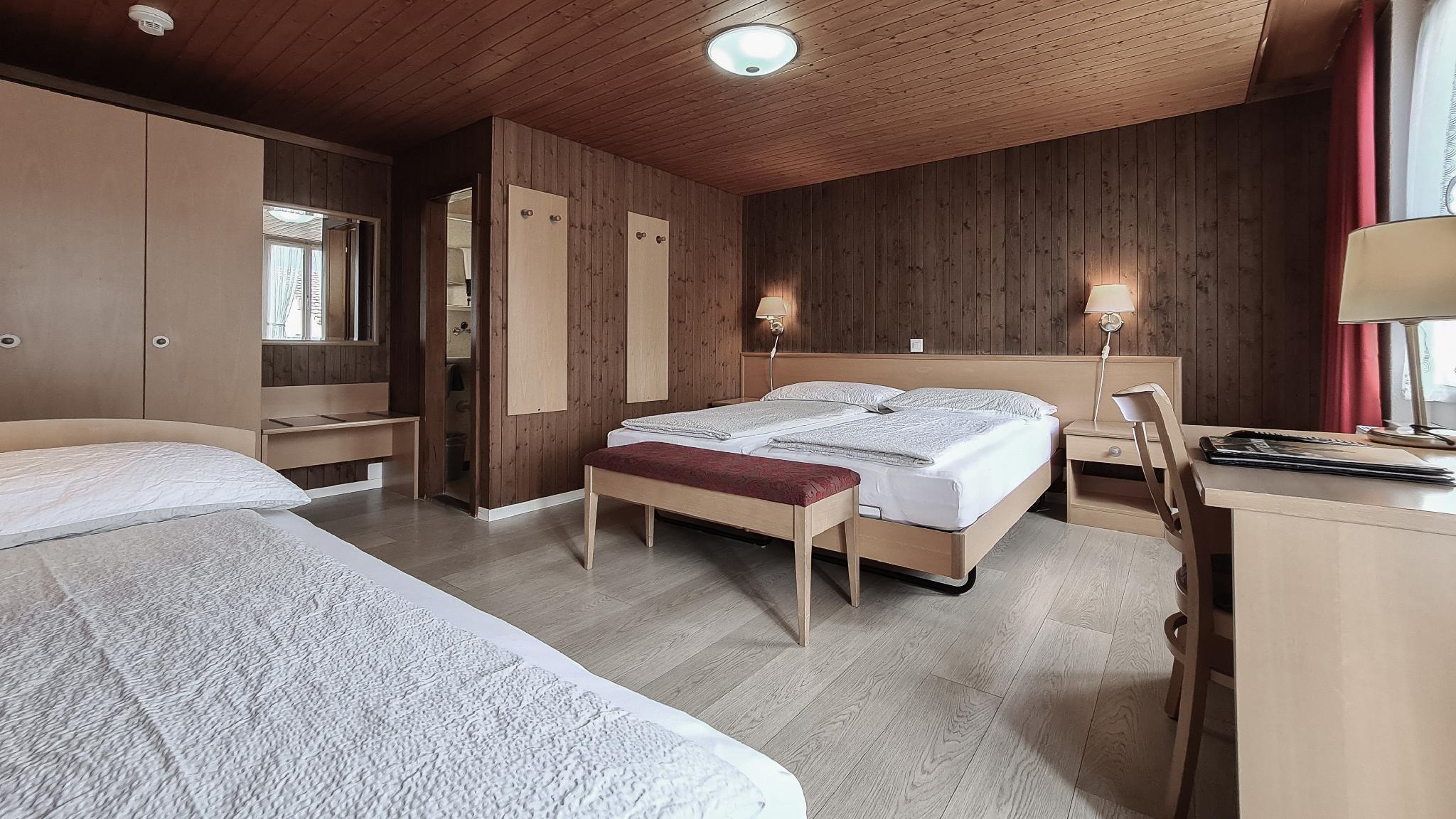 غرفة ثلاثية بثلاثة أسرّة بشرفة، Rossli Hotel 3/3