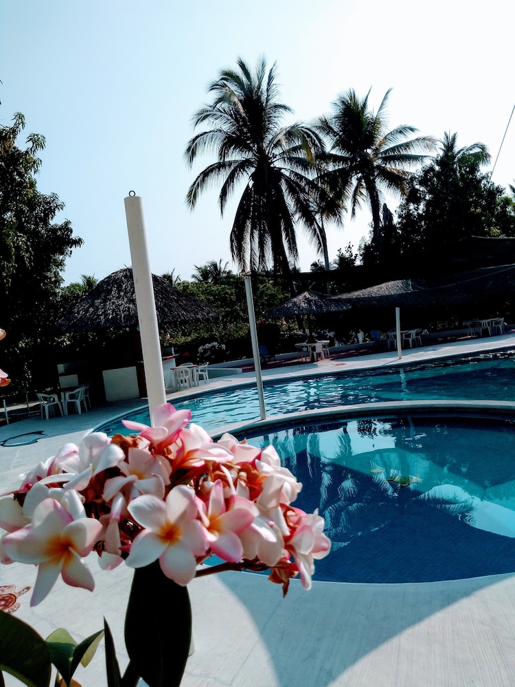 Hotel &amp; Club Campestre Altos Paraiso 44/50
