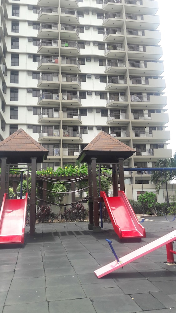 Migz N Tons Place At Cypress Towers 3/38