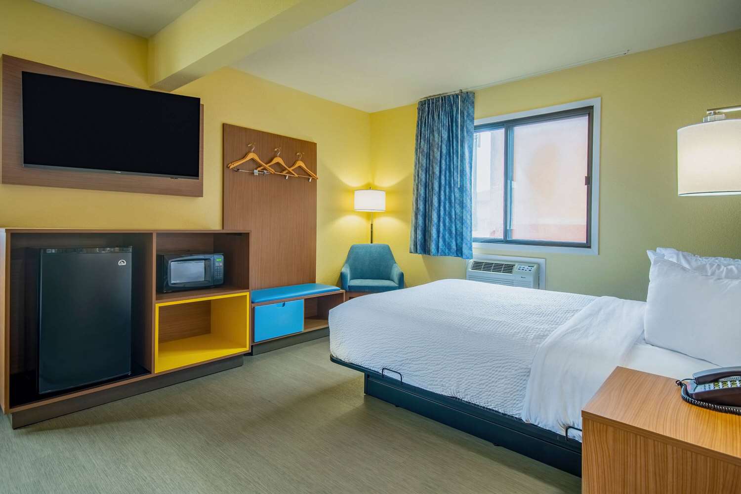 Days Inn & Suites by Wyndham Waterloo 9/30