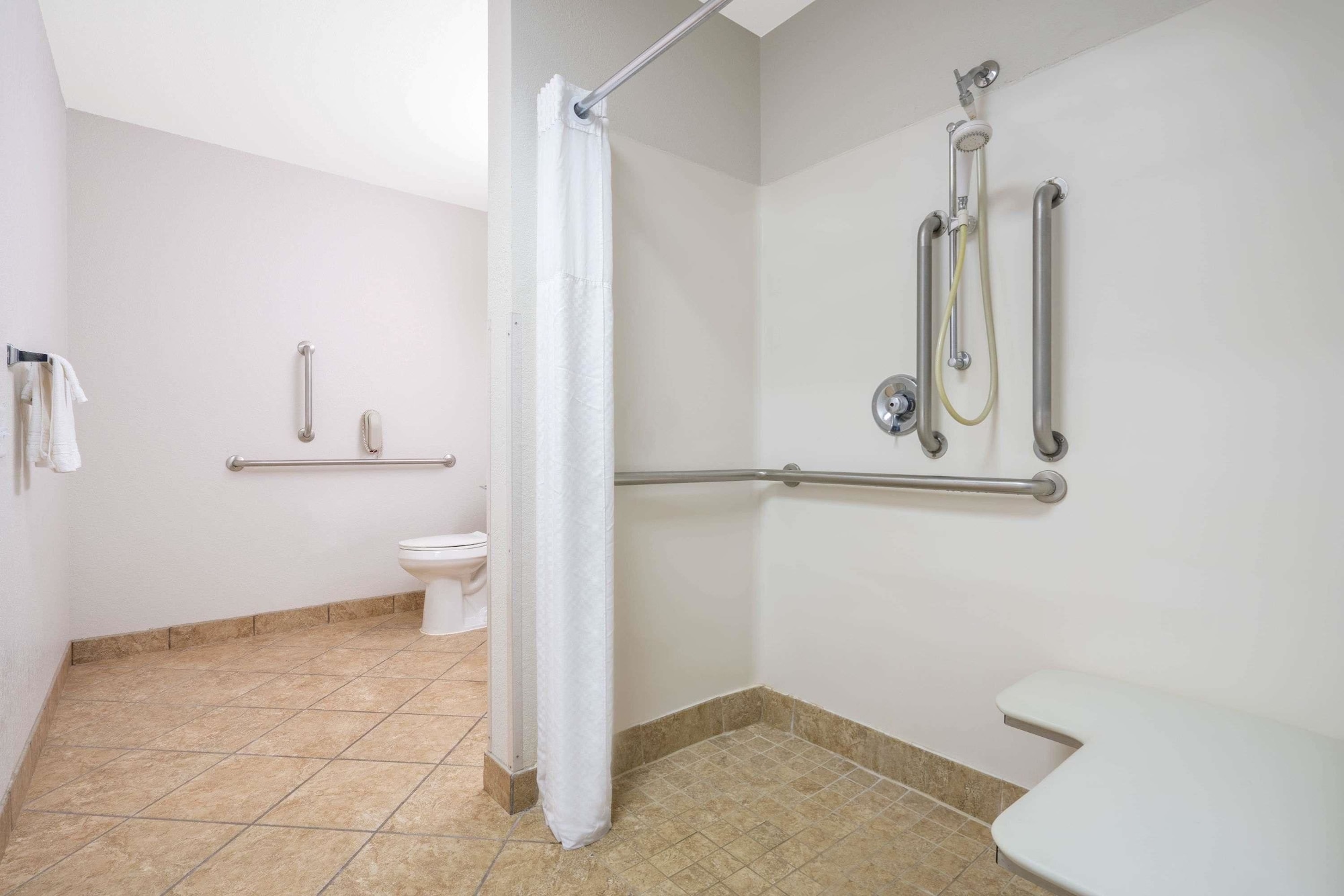 غرفة قياسية بسرير كوين لذوي الإعاقة، Days Inn By Wyndham Faribault 4/5