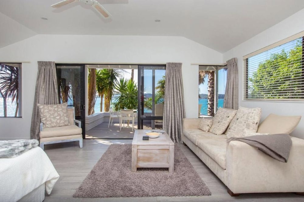 BEACH HOUSE KAWAU ISLAND 24/51