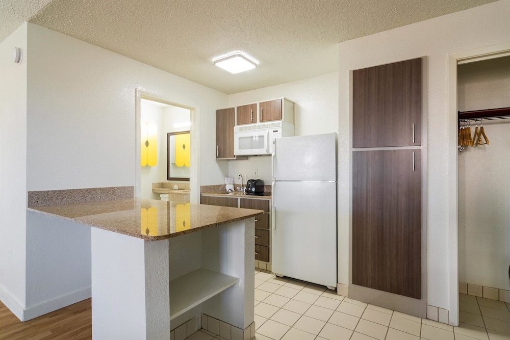 Studio6 Plano, TX - Dallas - Plano Medical Center 9/60