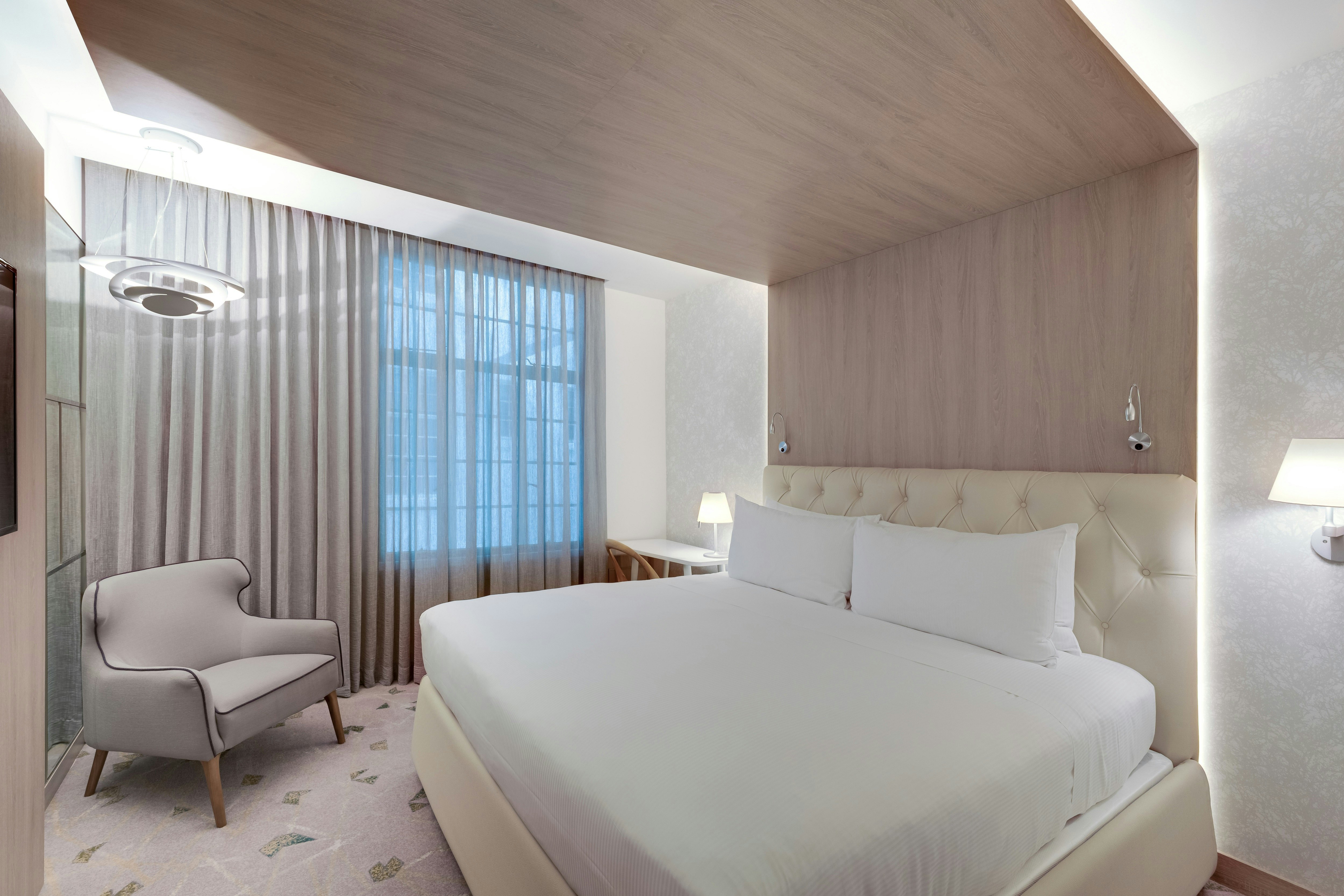 ROOM, KING BED, INTERIOR VIEW