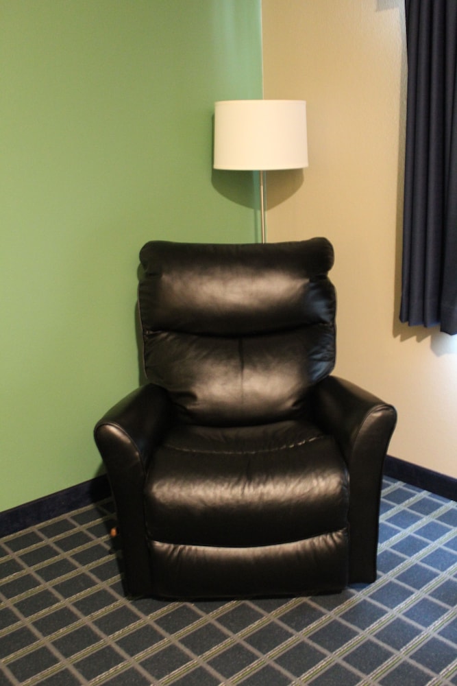 Brookstone Lodge Suites 16/43