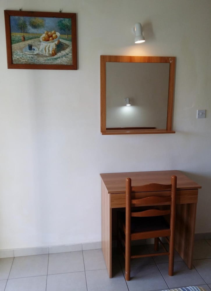 Kkaras Hotel 20/68