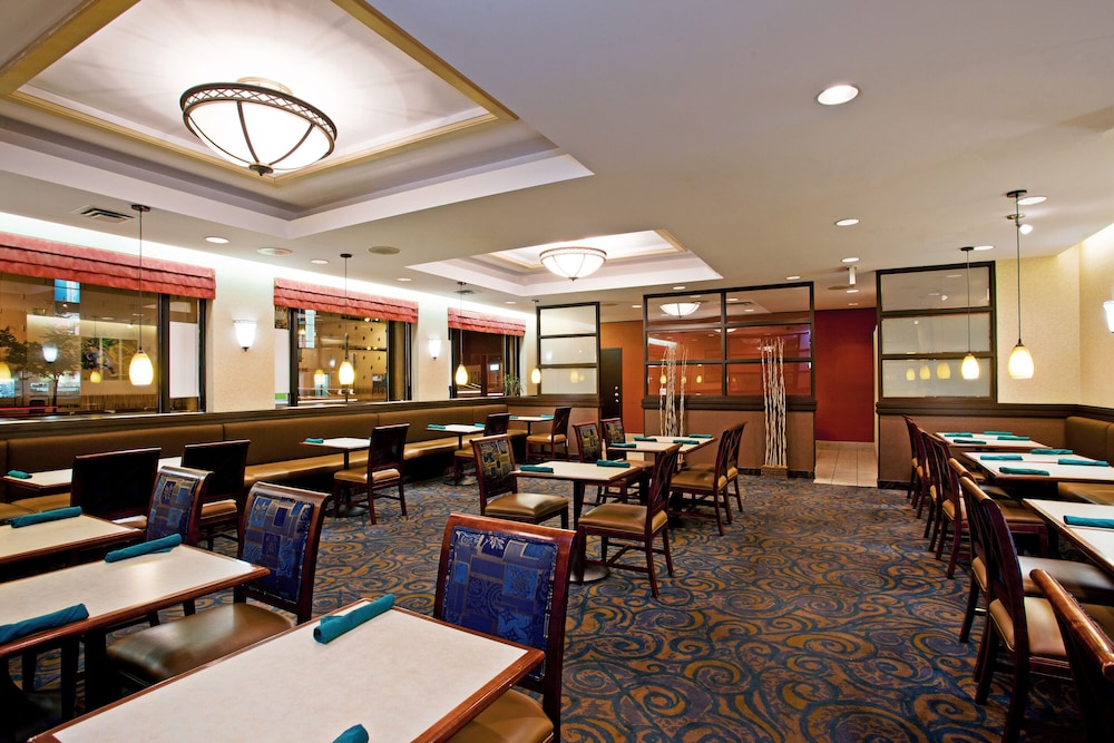 Holiday Inn Hotel And Suites Winnipeg Downtown 65/78