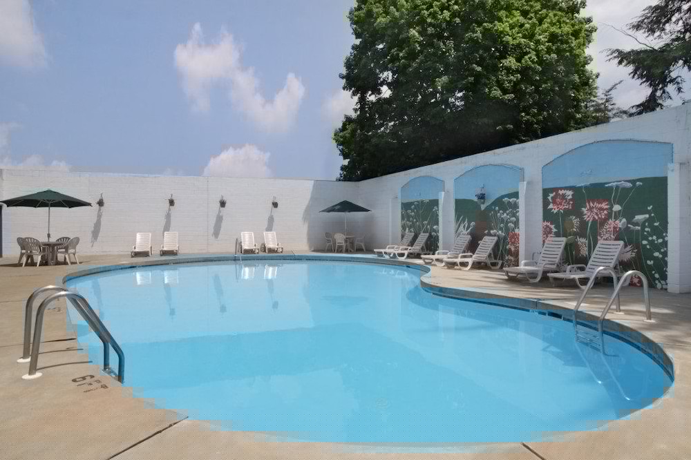 Ramada by Wyndham Ligonier 2/42